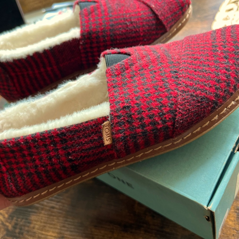 TOMS womens red and black plaid with cozy interior